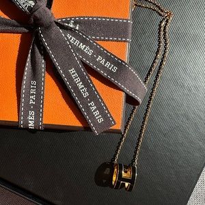 HERMES
Authentic Lacquered Gold Mini Pop H Pendant Necklace Black